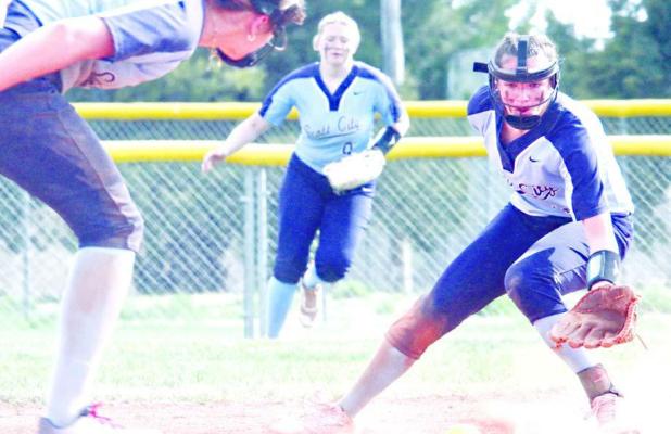Lady Beavers hold on for Colby sweep