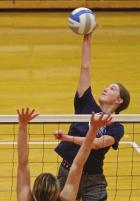 2 tournaments, 2 different looks for SC spikers