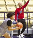 Scott City head coach Brian Gentry gives instructions to the offense during Monday’s practice. (Record Photo)